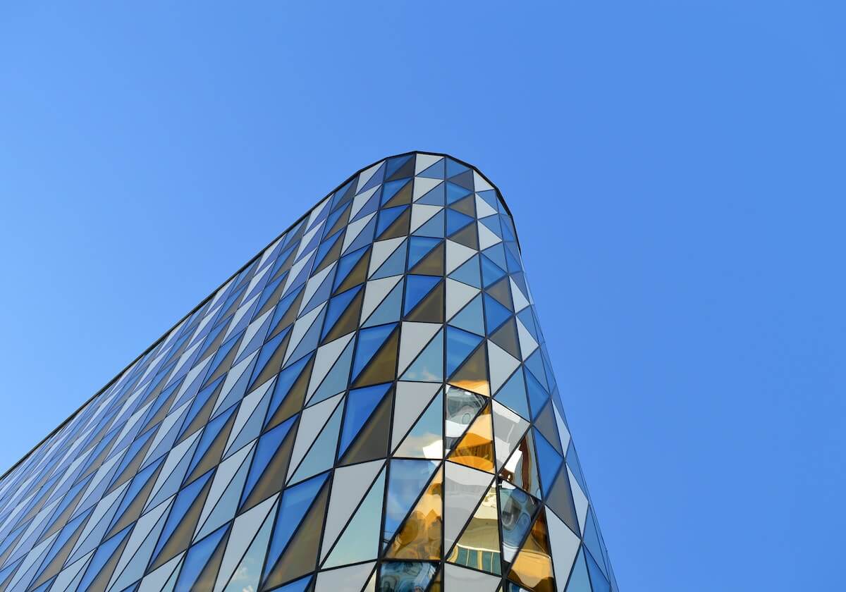 【西甲】本泽马1射2传 皇马3比1客胜埃瓦尔追平榜首