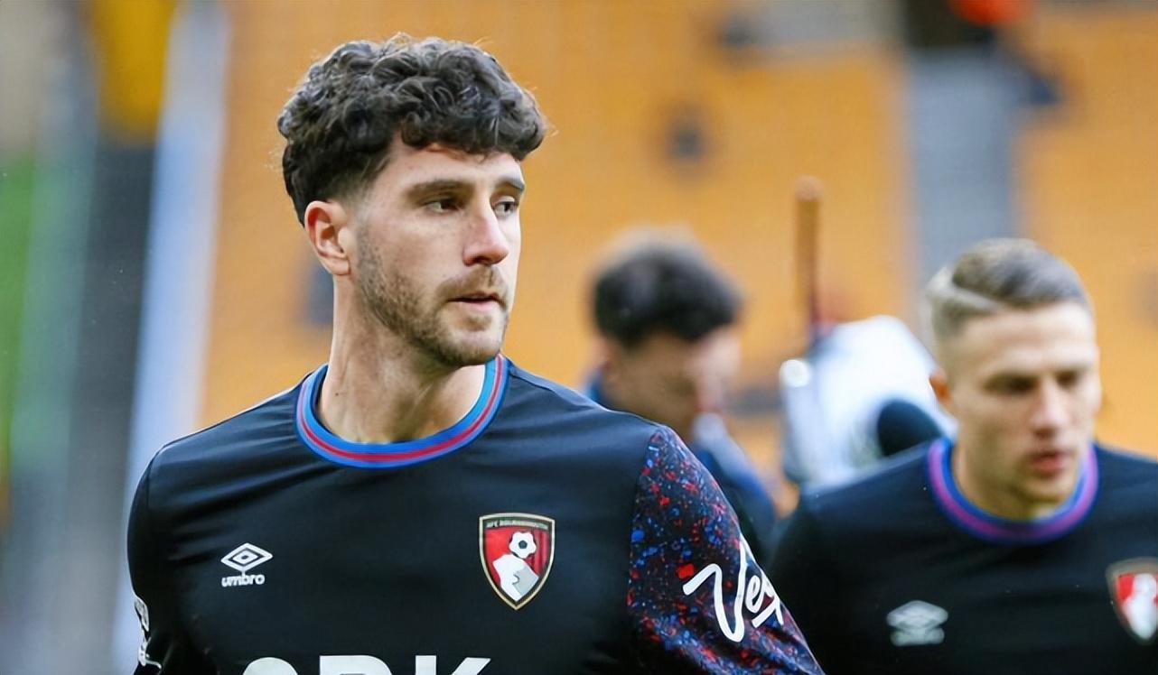 开云下载-尤文图斯挖角28岁英超天才中卫，阿根廷国脚，3大豪门也来争抢